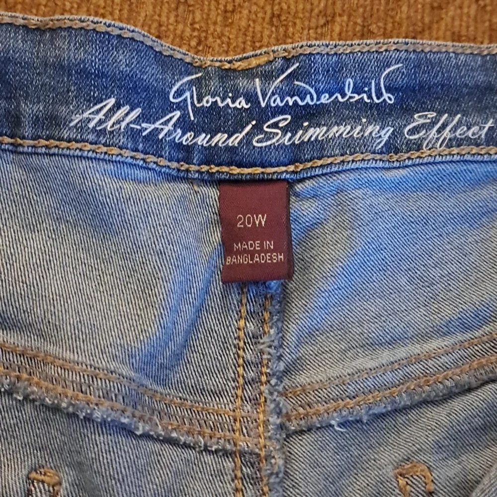 Womens Gloria Vanderbilt Denim 20W All-Around Slimming Effect Shorts - Picture 5 of 6